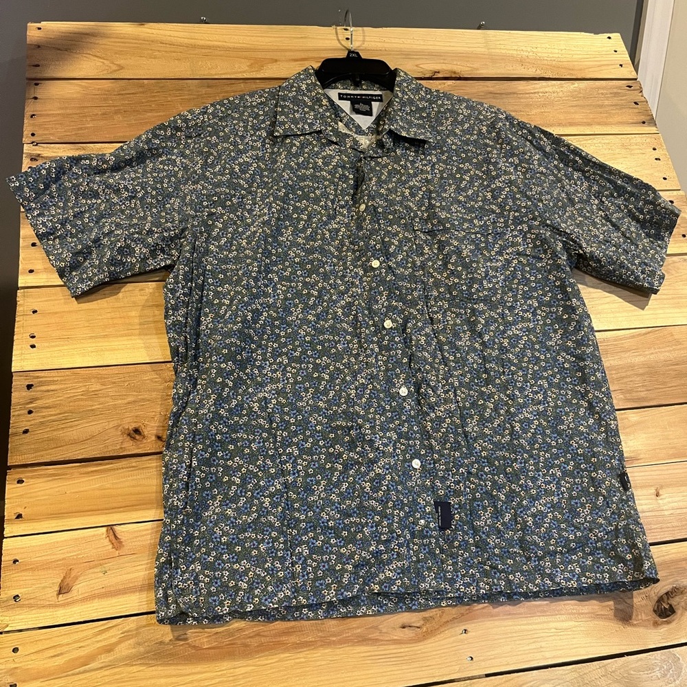Men's Large Button Down Tommy Flower Shirt
